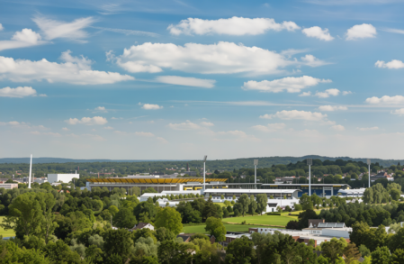 Blick von der Restaurantterrasse ins grüne Soerstal
